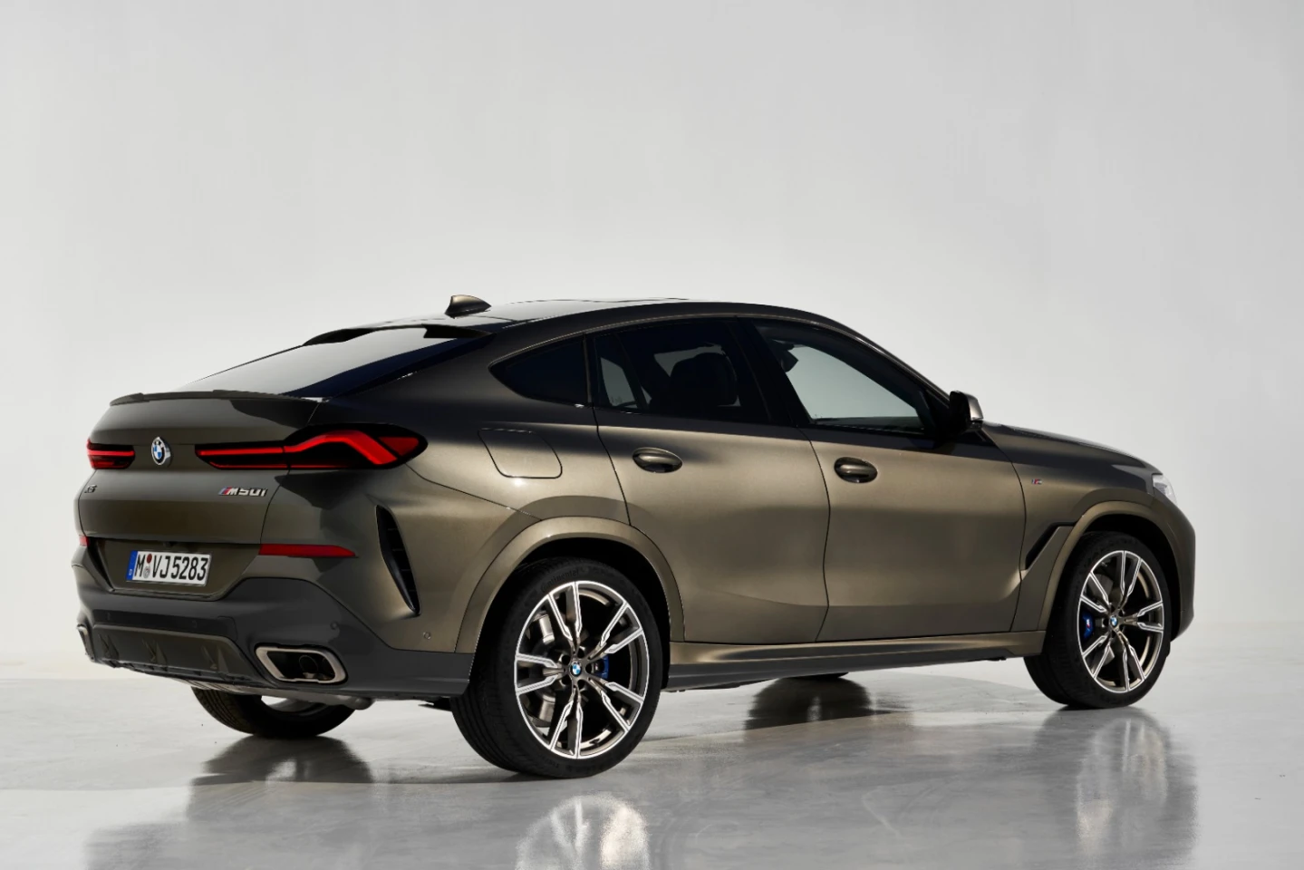 Gently sloping roof lets you almost convince yourself you're not driving an SUV