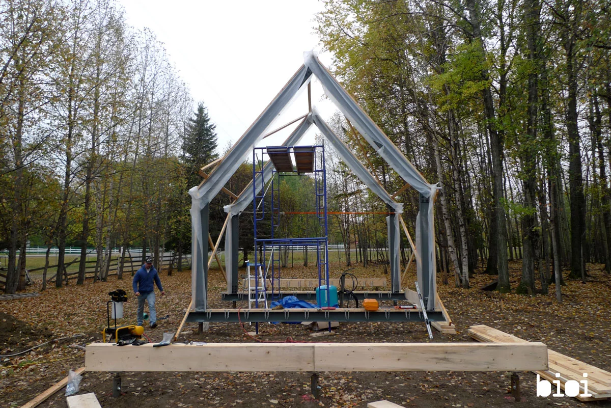 The structure is supported by two steel frames, creating the possibility for a single open interior space