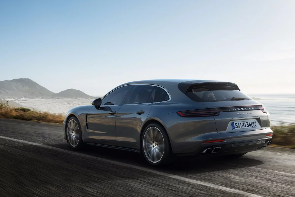 The new Porsche Panamera Sport Turismo debuts in Geneva