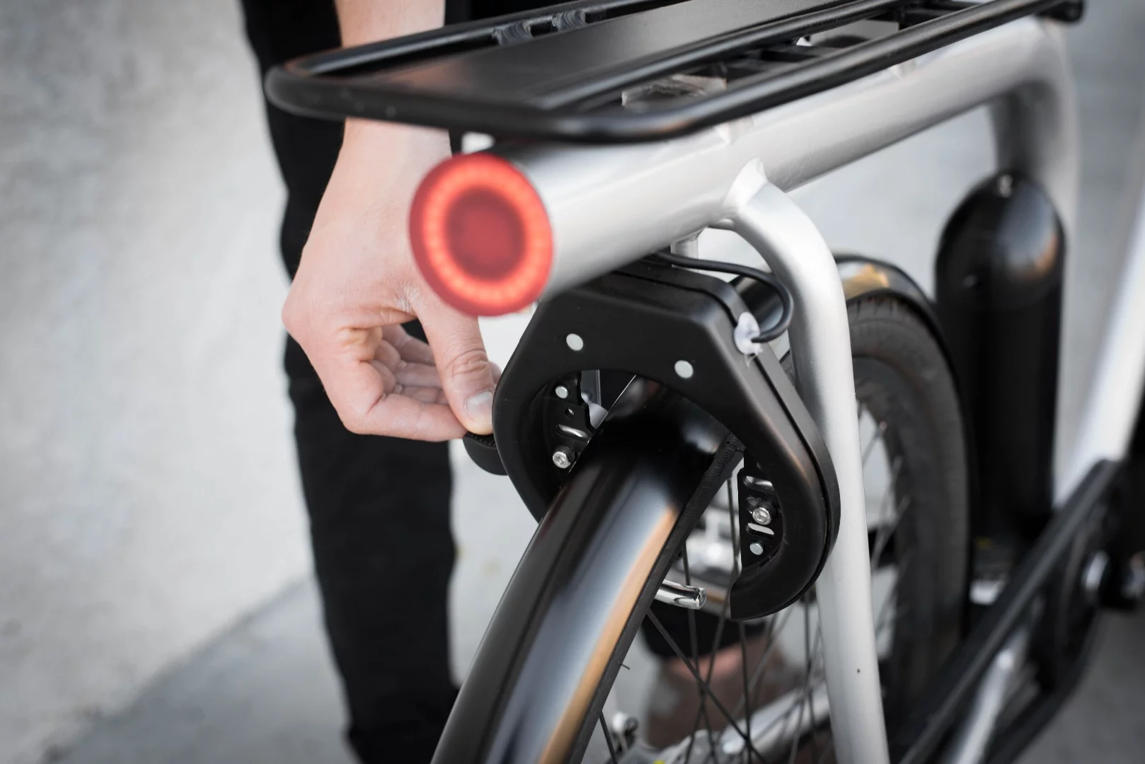 The Capacita features a step through aluminum alloy frame with integrated front and rear lighting