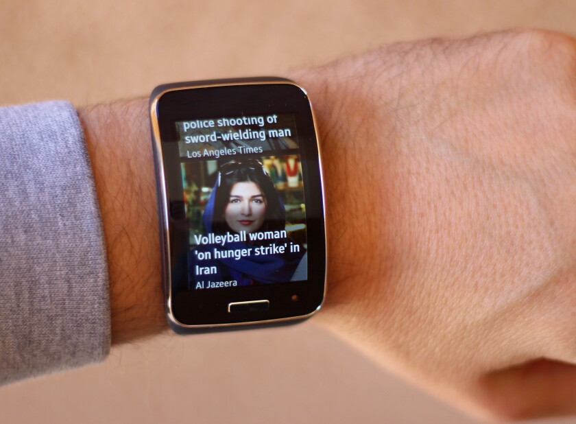 Samsung's news app looks terrific on the Gear S' 480 x 360 display (Photo: Will Shanklin/Gizmag.com)