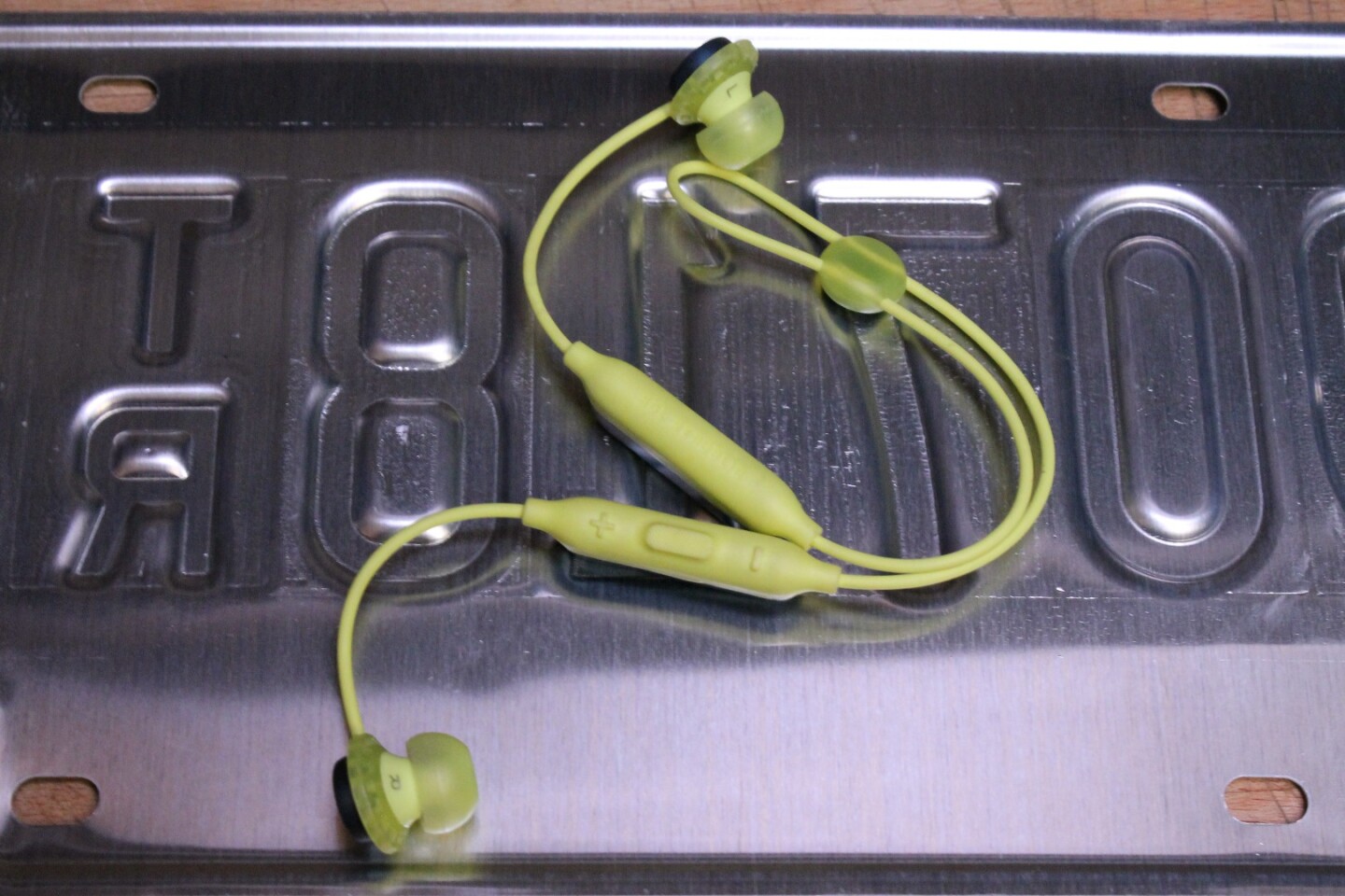 Review Sol Republic Relays Wireless Sport Bluetooth Headphones Not The Right Fit