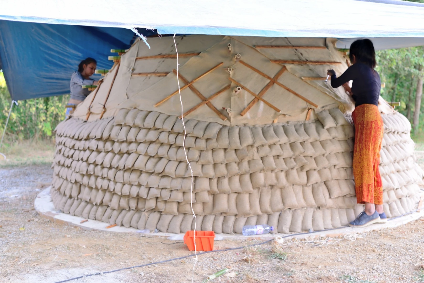 Researchers hope to fit drones with spraying hoses to apply layers of biomaterials onto light structures, such as geodesic dome frames or grid shells covered in tensile fabrics