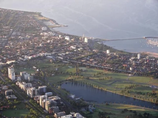 St Kilda Road is the citie's commercial avenue, running between two set of parklands and connecting the suburb from which it takes its name