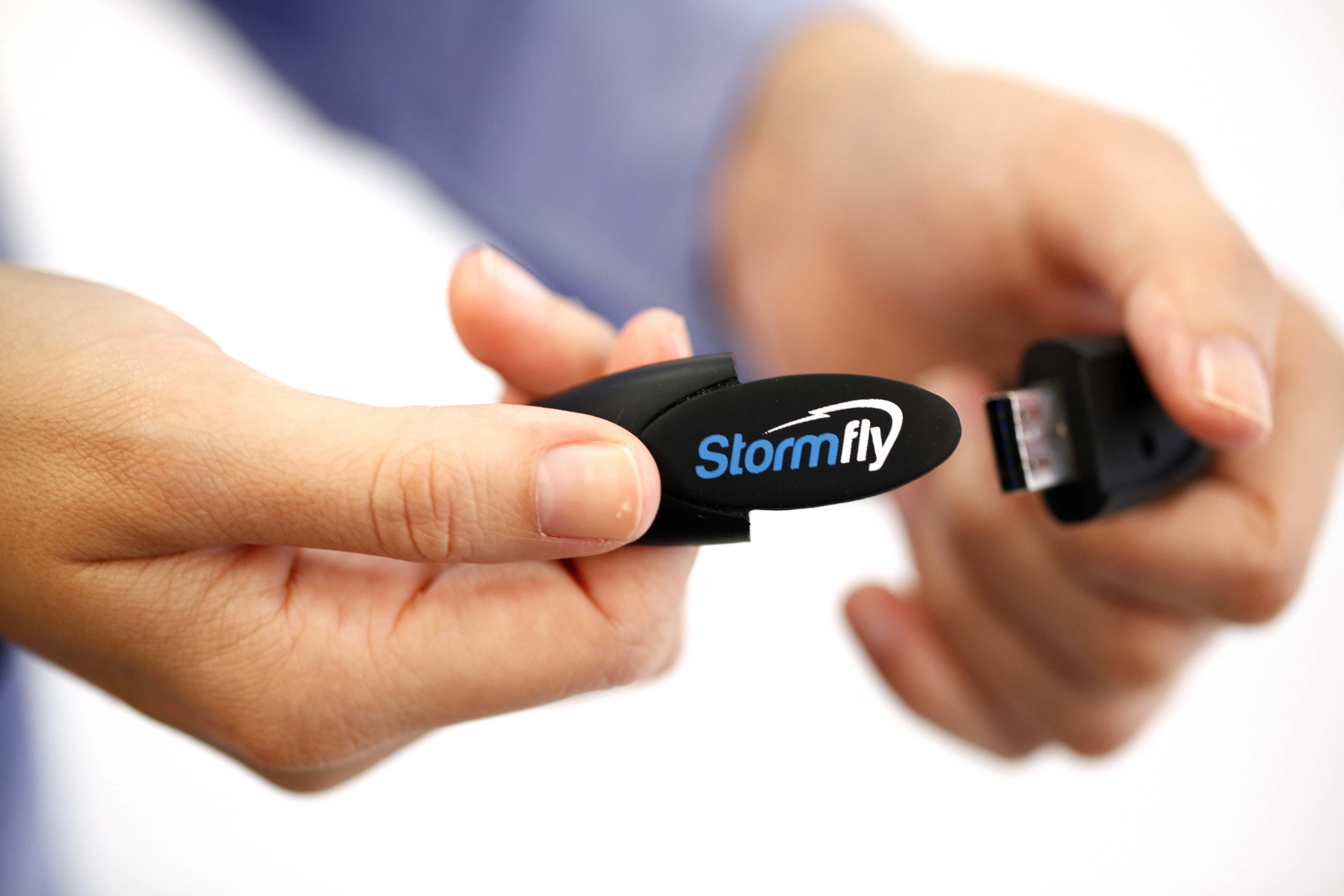 Once the host computer's hardware has been redirected to StormFly, users can play, work, download and enjoy time at the computer using personalized settings without impacting on the host