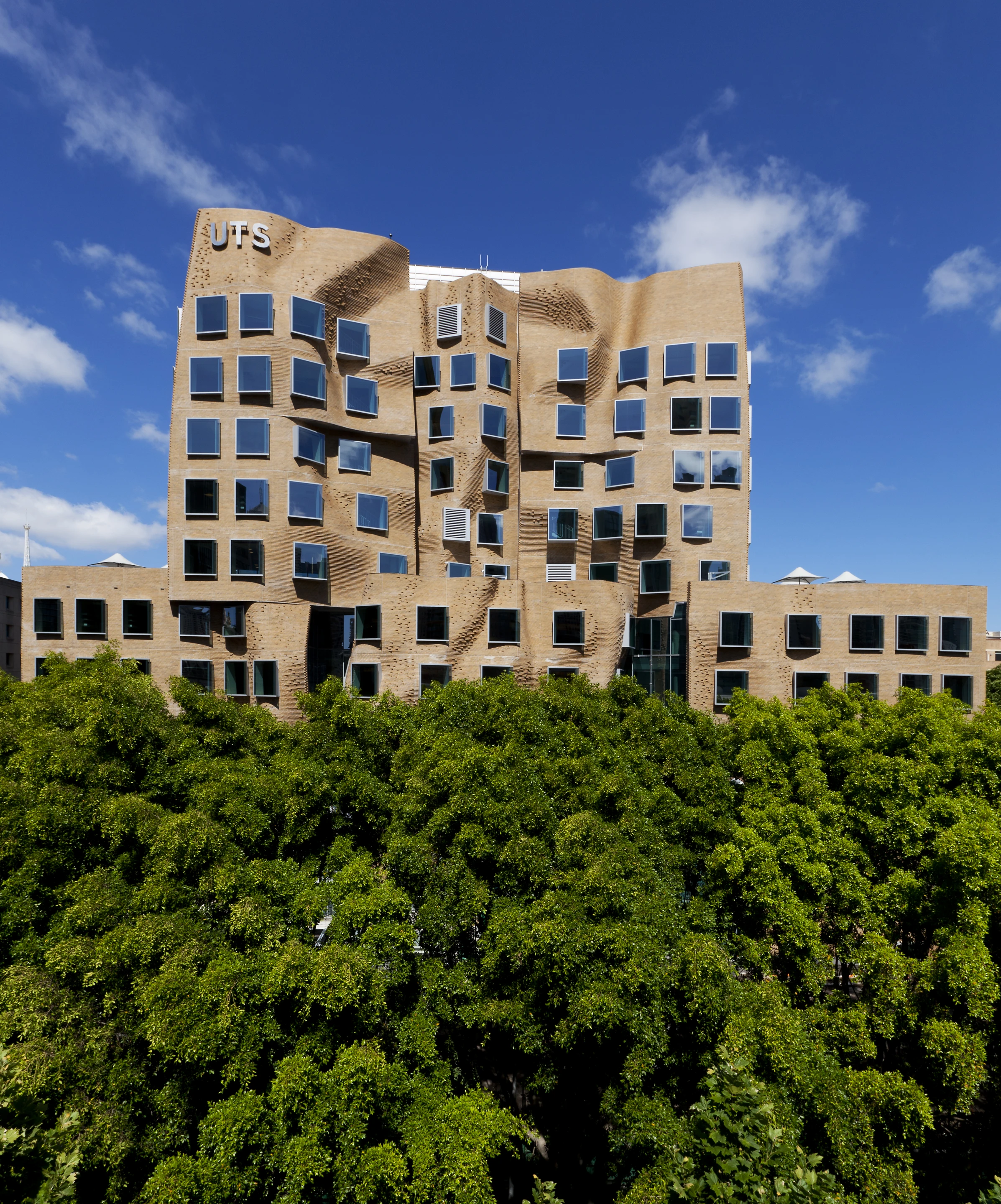 The Dr Chau Chak Wing Building designed by American architect Frank Gehry (Photo: Andrew Worssam)
