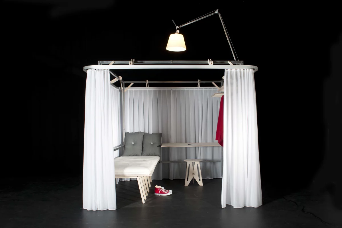Hotello bed and desk configuration