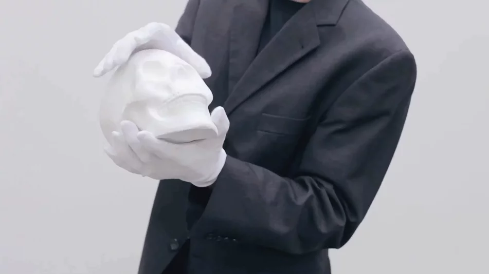 At a glance, Li Hongbo's sculptures resemble typical white plaster busts (Image: Dominik Mersch Gallery)