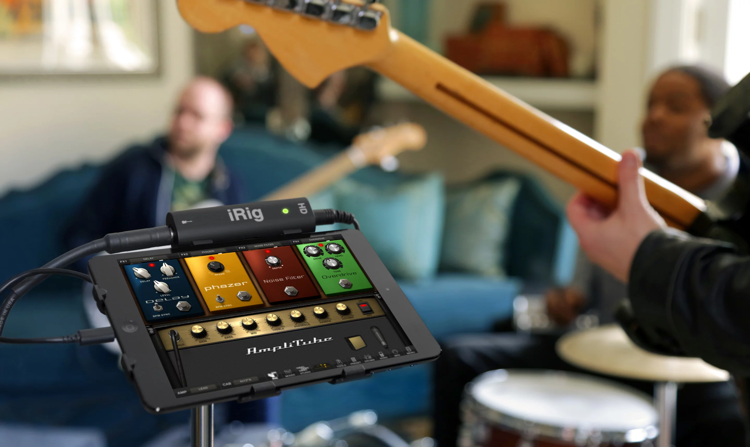 iRig HD comes with all the necessary gubbins for hooking up both "old" iOS device types, and those sporting the new iOS Lightning connector