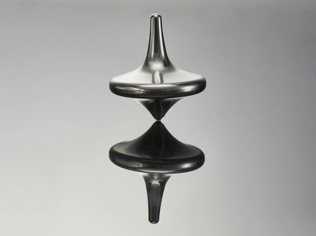 Limbo features a CNC-machined outer shell