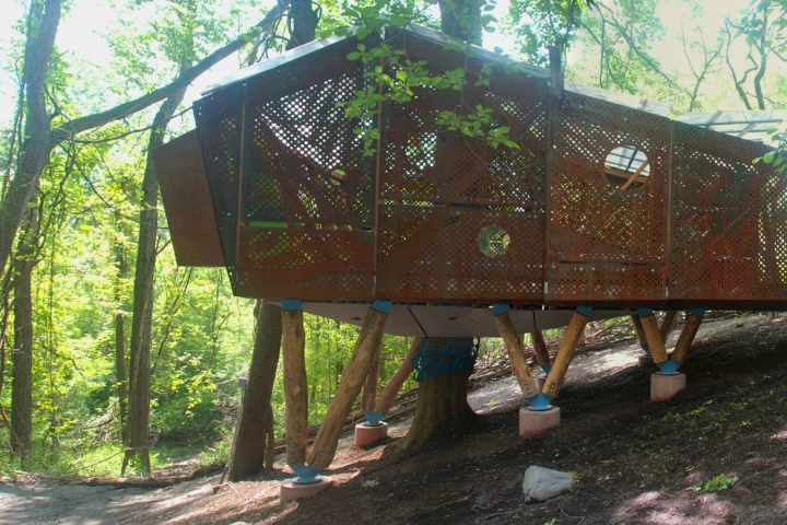 Play Perch is a treehouse-cum-classroom designed by Syracuse University of Architecture students (Photo: Syracuse SOA)