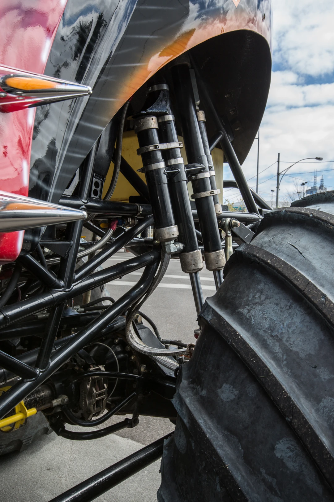 10,000 pound trucks that can leap more than 30 feet into the air require some serious suspension (Photo: Noel McKeegan/Gizmag.com)