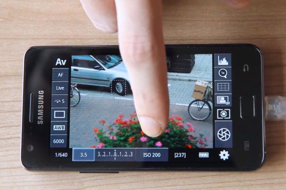 Android app lets you remotely control a DSLR camera