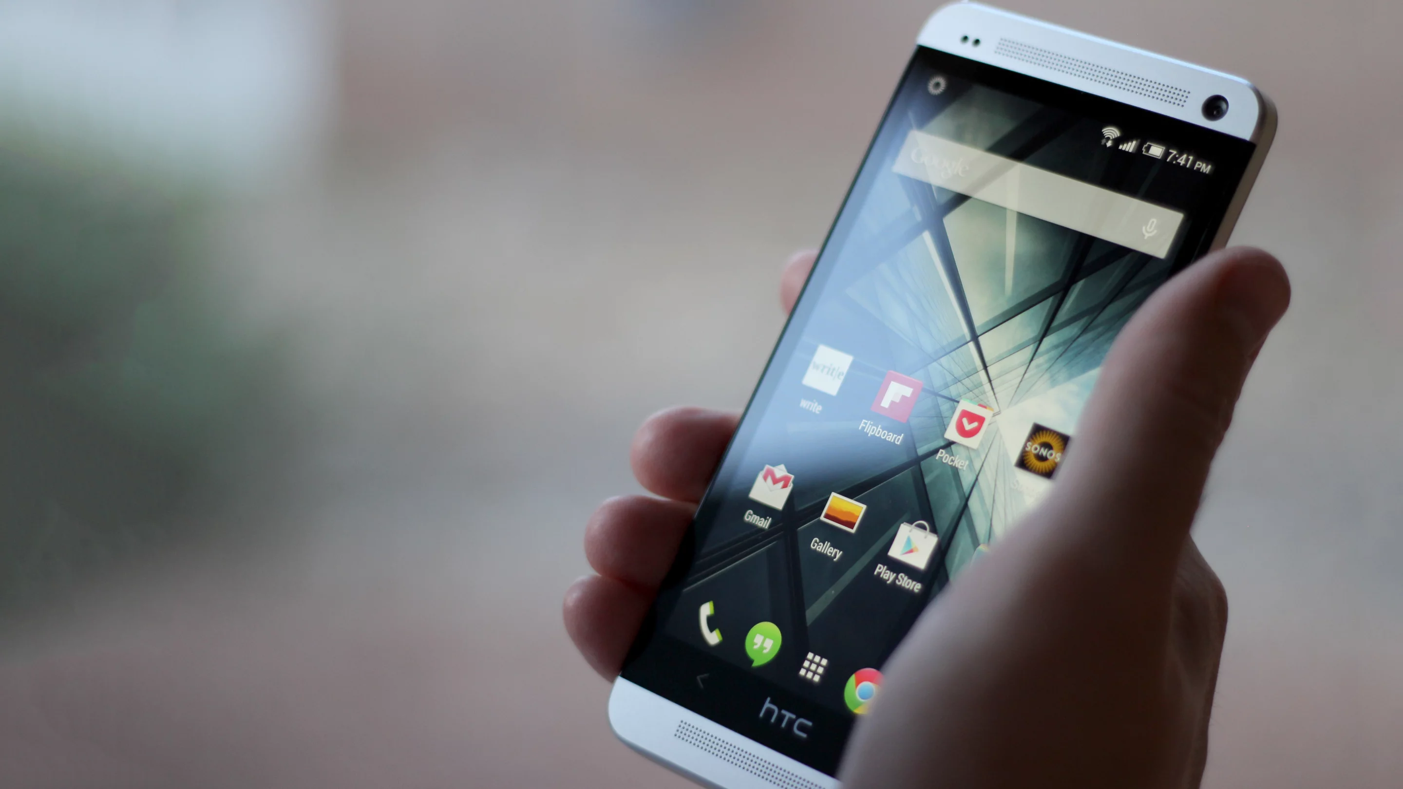 Smartphones are aging better than ever ... and we might need to start getting used to that (Photo: Will Shanklin/Gizmag.com)