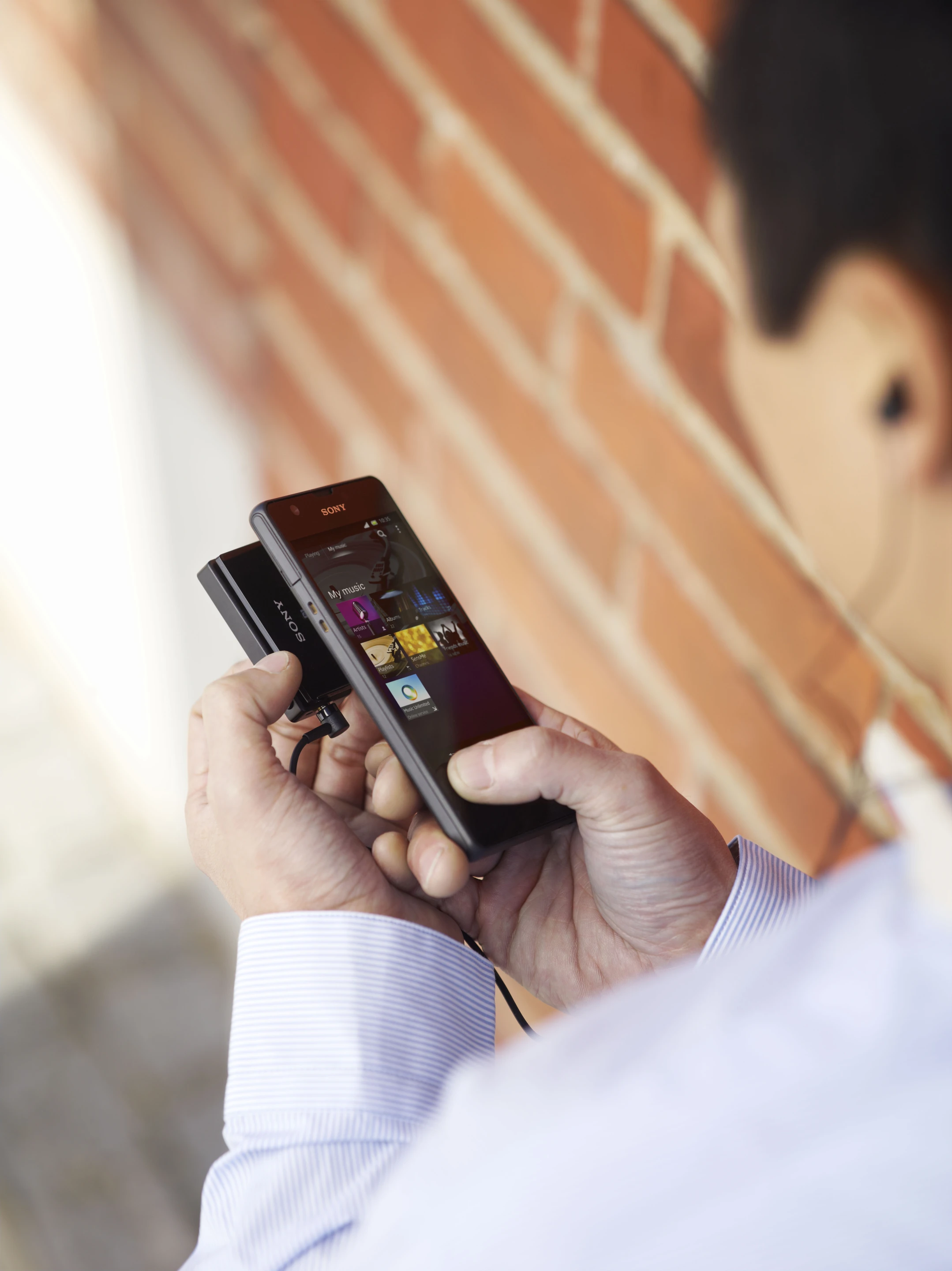 The Xperia ZR's one-touch feature allows it to pair with other devices at a touch
