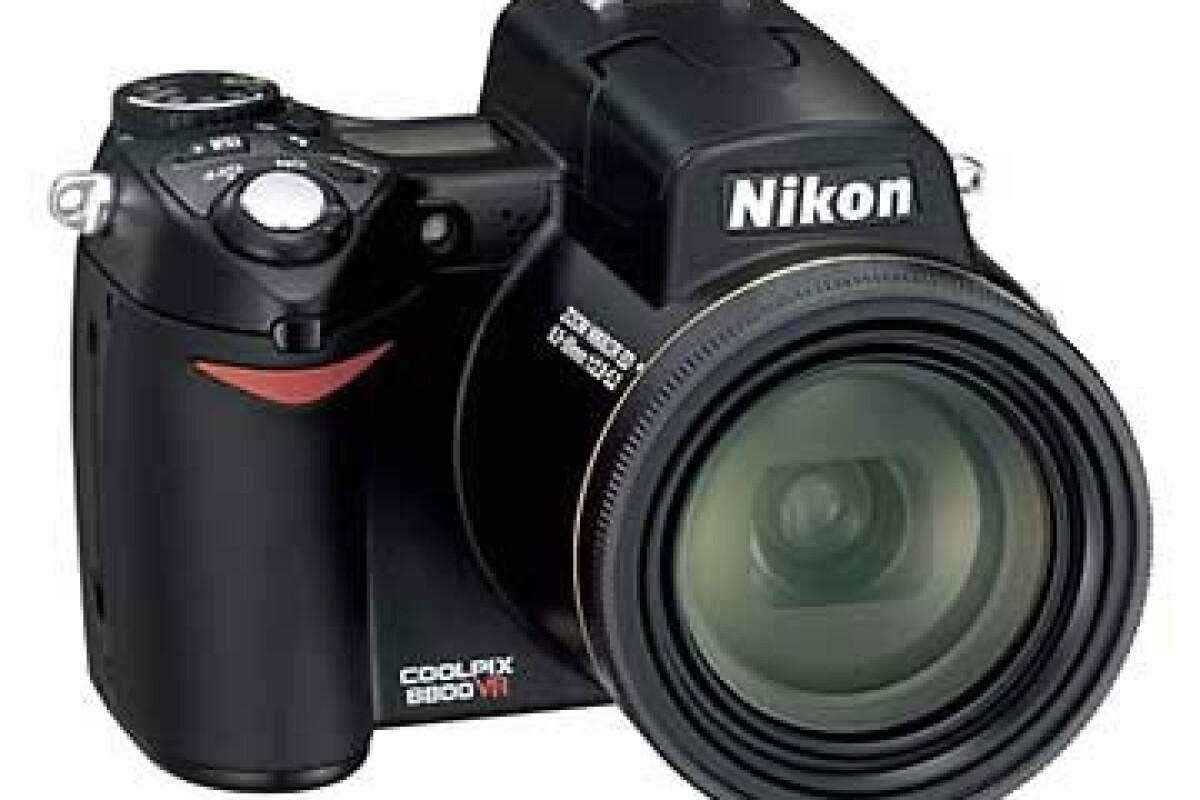 Nikon 8Mpx Coolpix 8800 with 10x optical zoom
