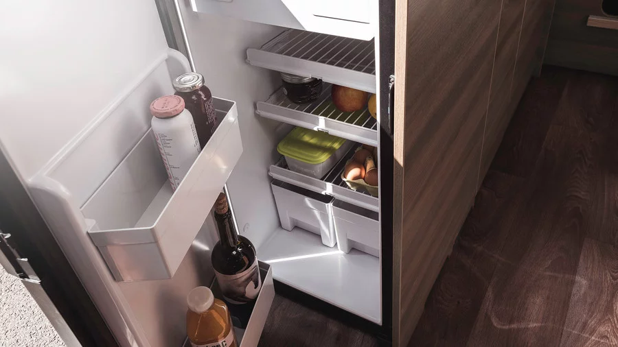Like the other 600+ models, the Vlow V 600 has a 90-L fridge
