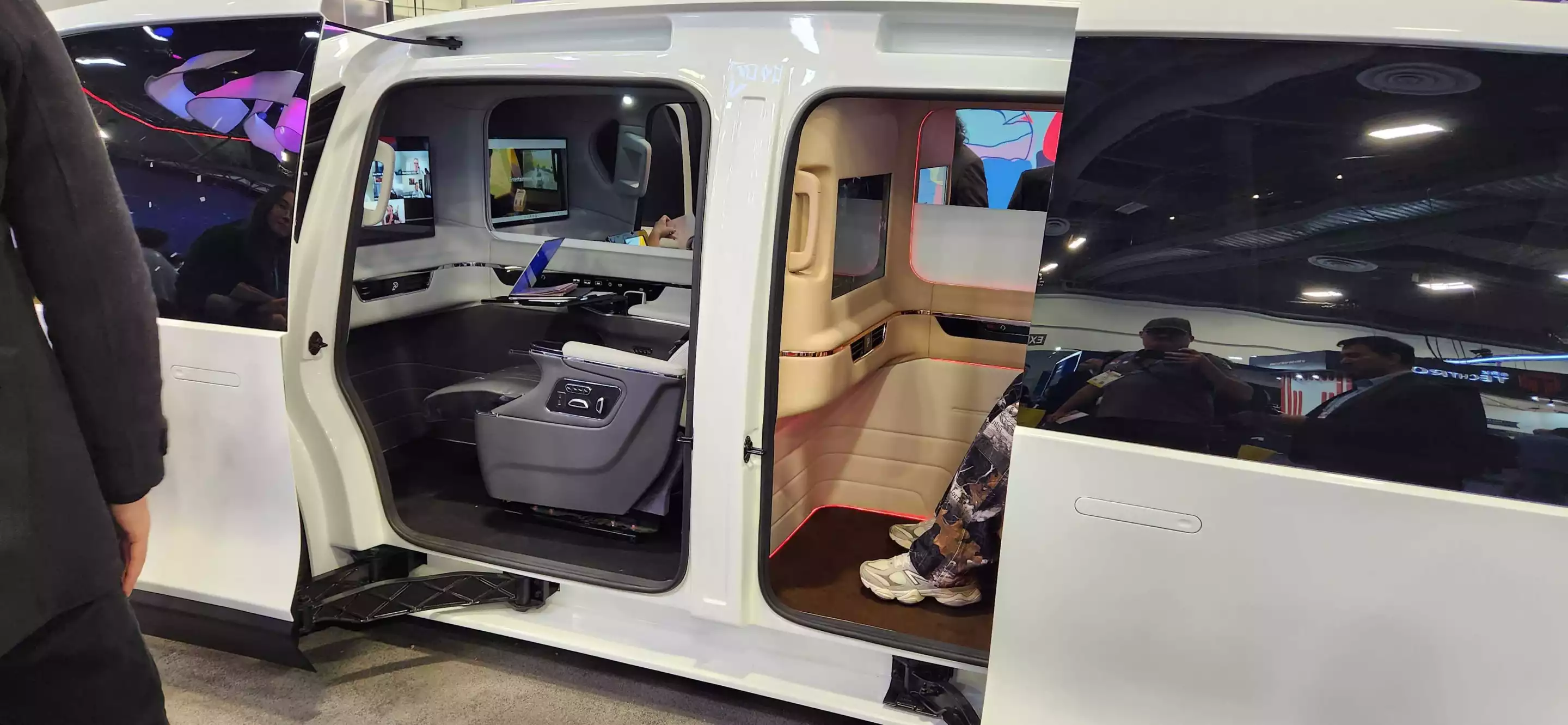 Each Pilyt vehicle is home to four independent pods for passengers, though dividing windows can be lowered for more social journeys