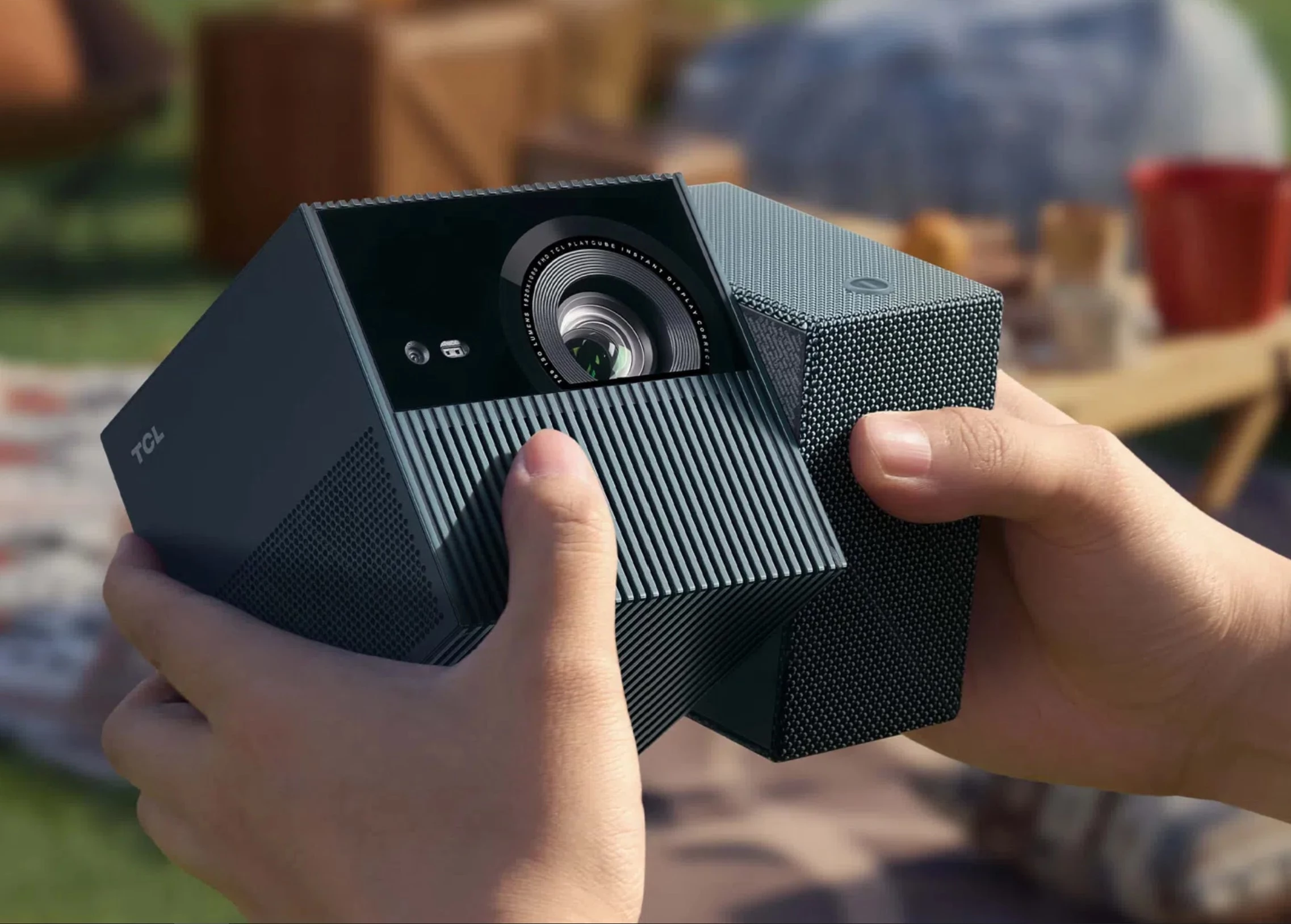 The PlayCube's design was inspired by Rubik's Cube, and features a twisting form factor that negates the need for a separate stand