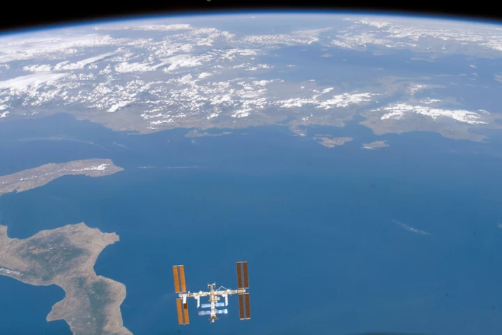 The new Space Fence will detect space debris that could threaten the ISS and commercial and military satellites (Image: NASA)