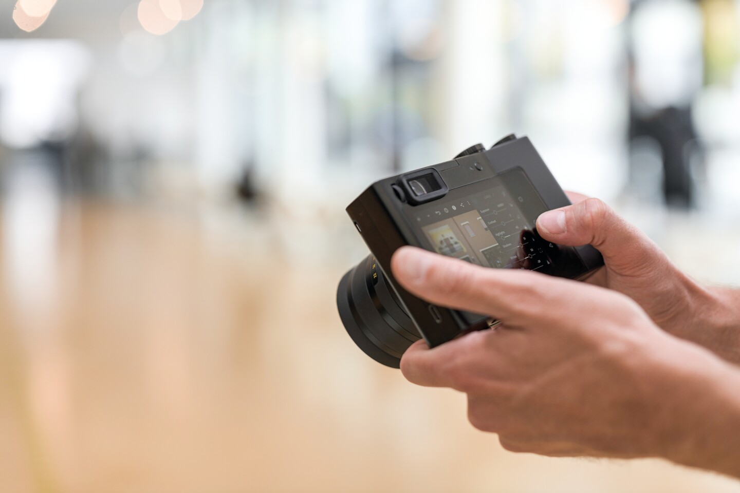 Zeiss releases fullframe mirrorless with incamera image editing