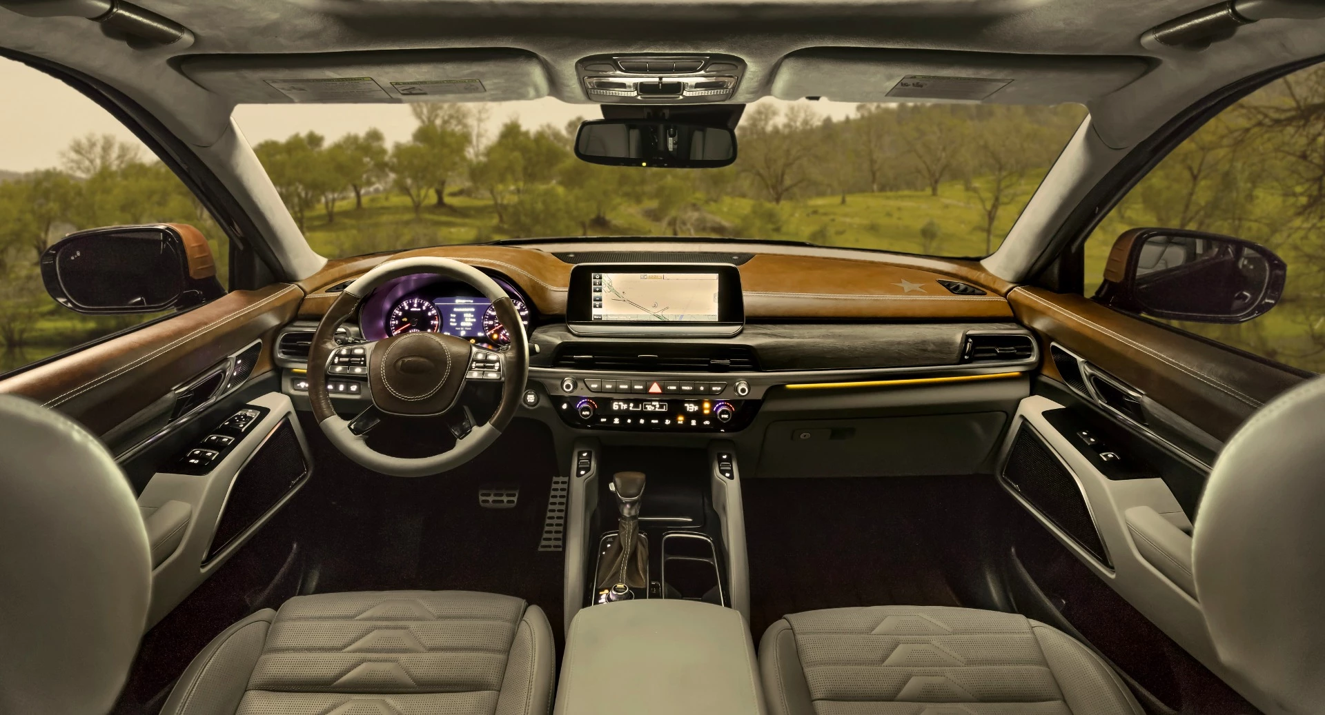 Inside, some Texas ranch-inspired leather trim gives the Telluride a unique presence