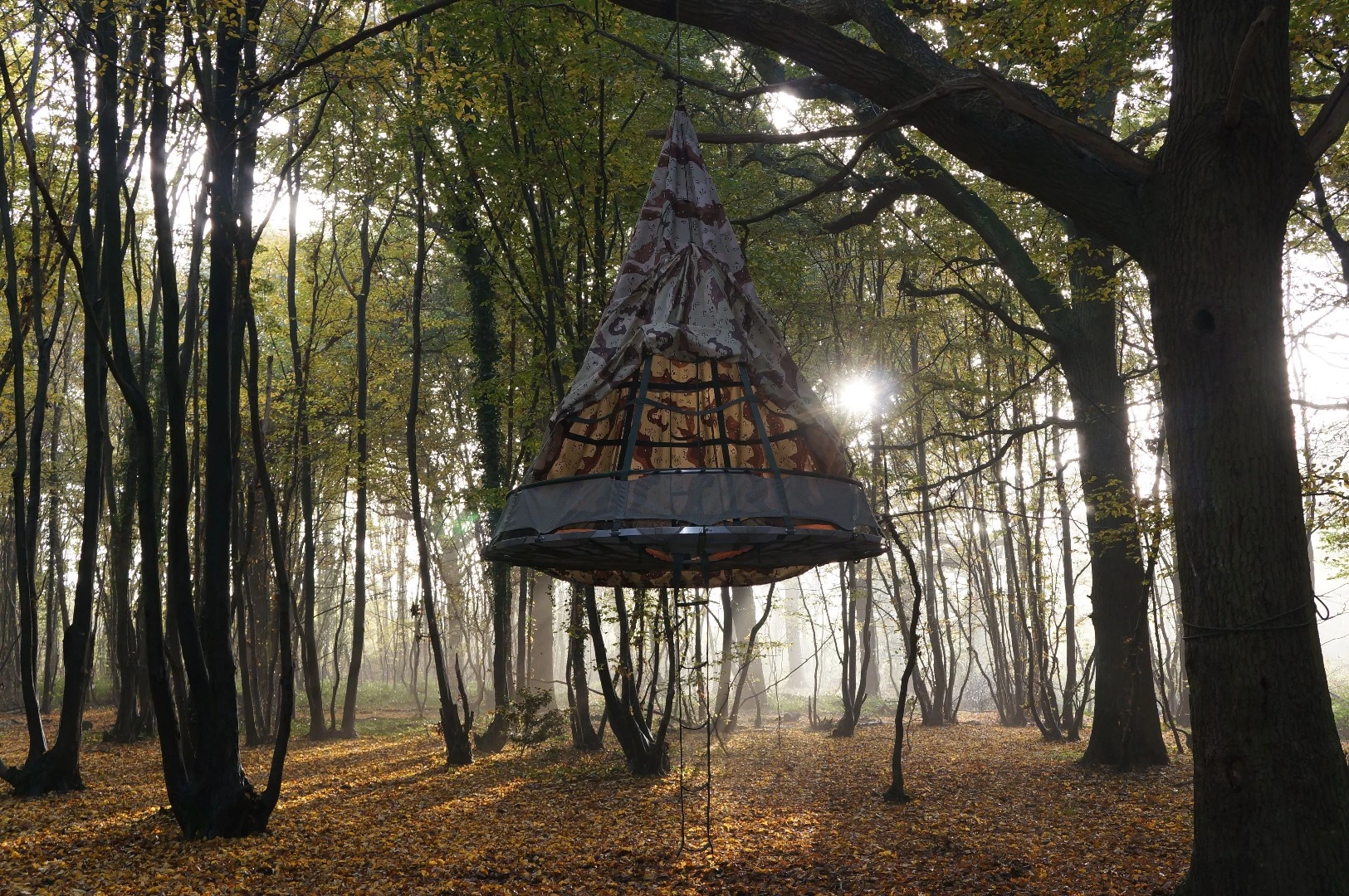 Sky-Pod hanging tent