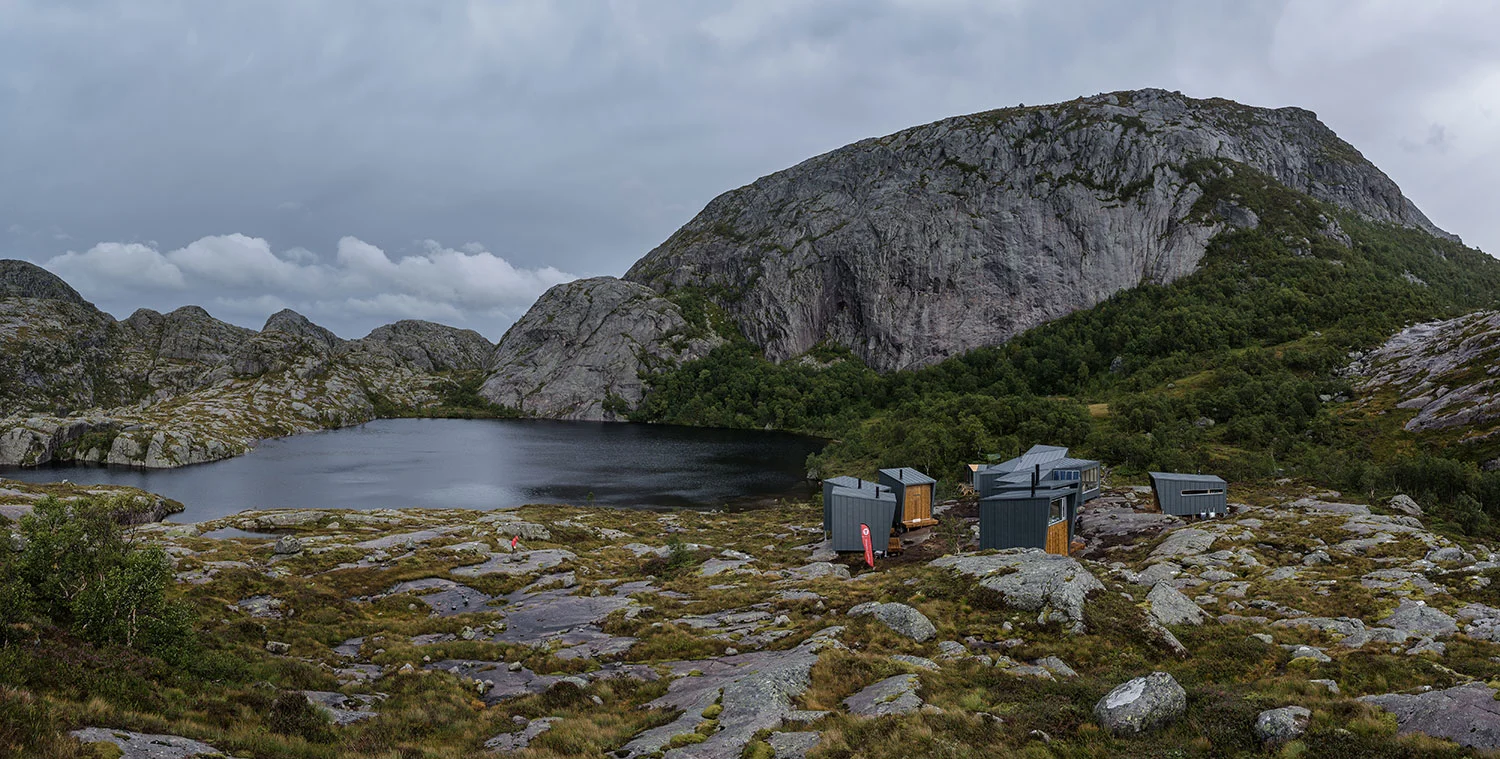 A nearby lake provides fresh water