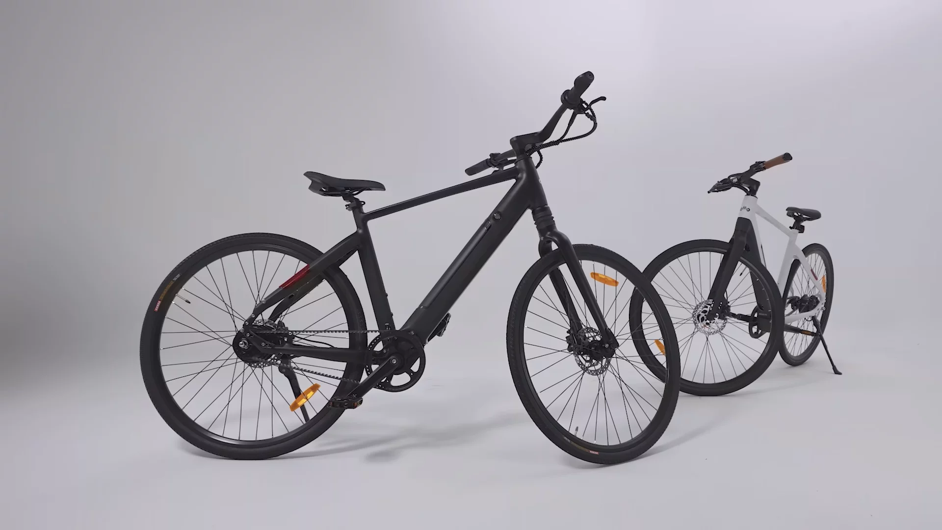 The Nova7 rides with a mid-mount 5-speed gearbox, 250-W rear-hub motor and 46-mile battery