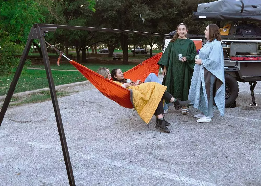 Unlike the Kammok Swiftlet stand, the new Outpost is long enough to properly accommodate the Mantis and other lengthy hammocks