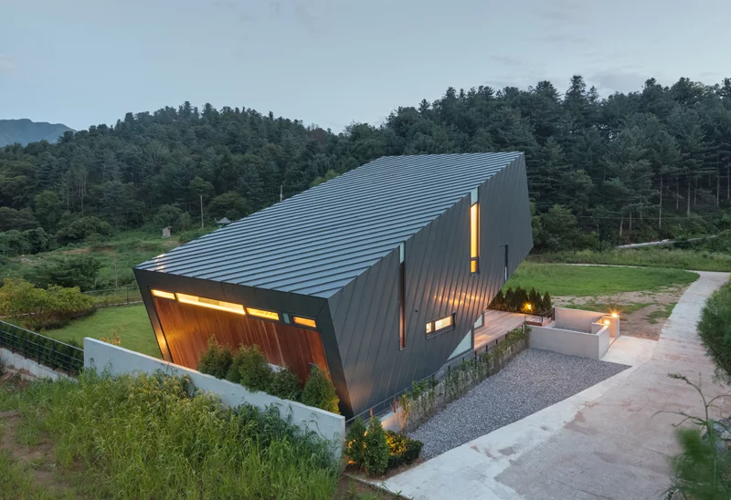 The exterior of the home is clad in zinc (Photo: Kyungsub Shin)