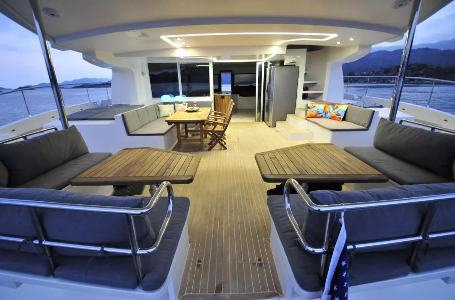 Solarwave 64 sports a luxurious catamaran design that any superyacht enthusiast would love