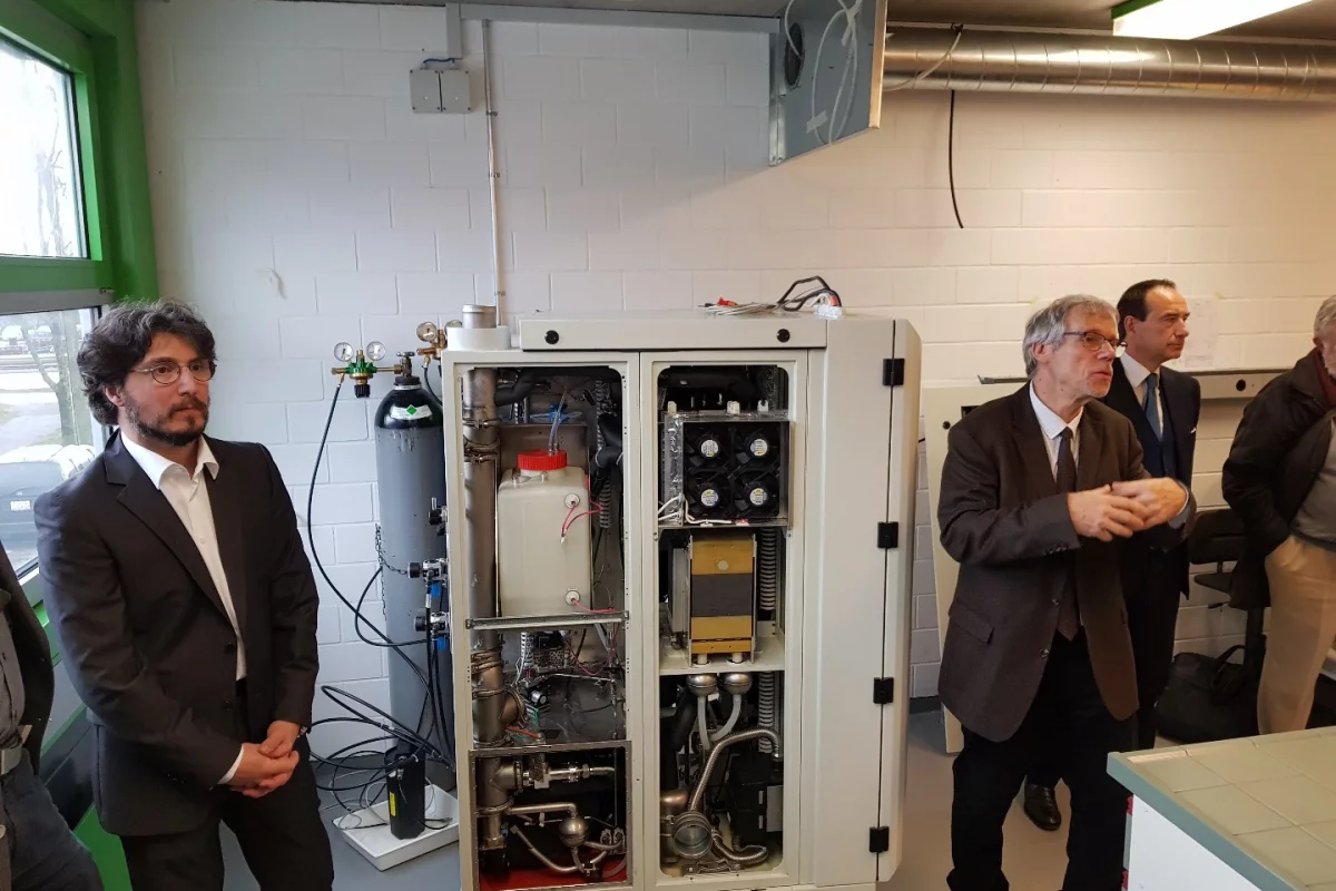 Researchers at EPFLand GRT Group have developed a promising prototype of a formic acid-based fuel cell. From left: Dr. Nordahl Autissier, GRT Group Senior Project manager; Prof Laurenczy, EPFL, Prof Eng. Luca Dal Fabbro, GRT Group CEO.