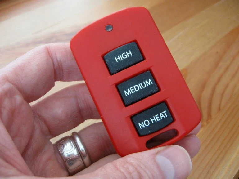 ThermaCELL insoles come with a simple remote control