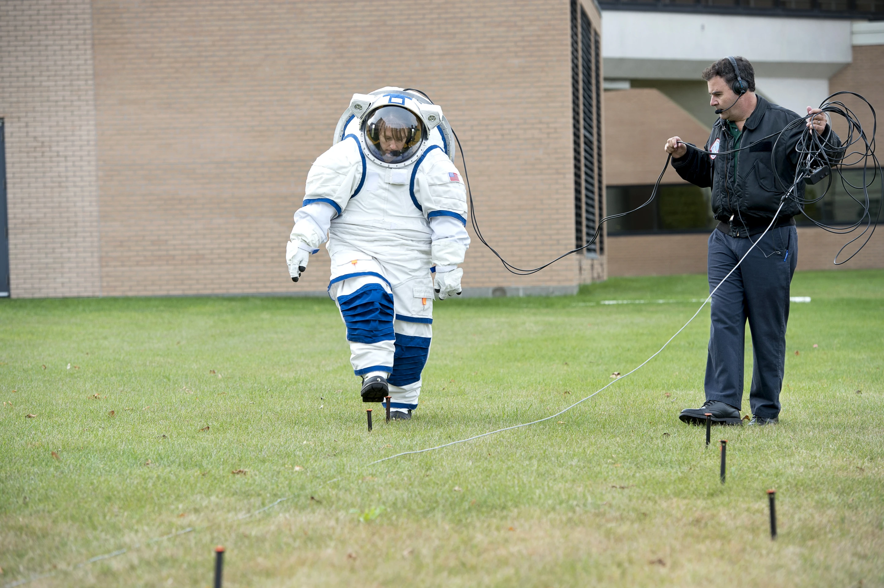 University of North Dakota's NDX-2 suit tester, Tiffany Swarmer, negotiating the obstacle course (Photo: Pablo de León/Tiffany Swarmer/UND Aerospace Network)