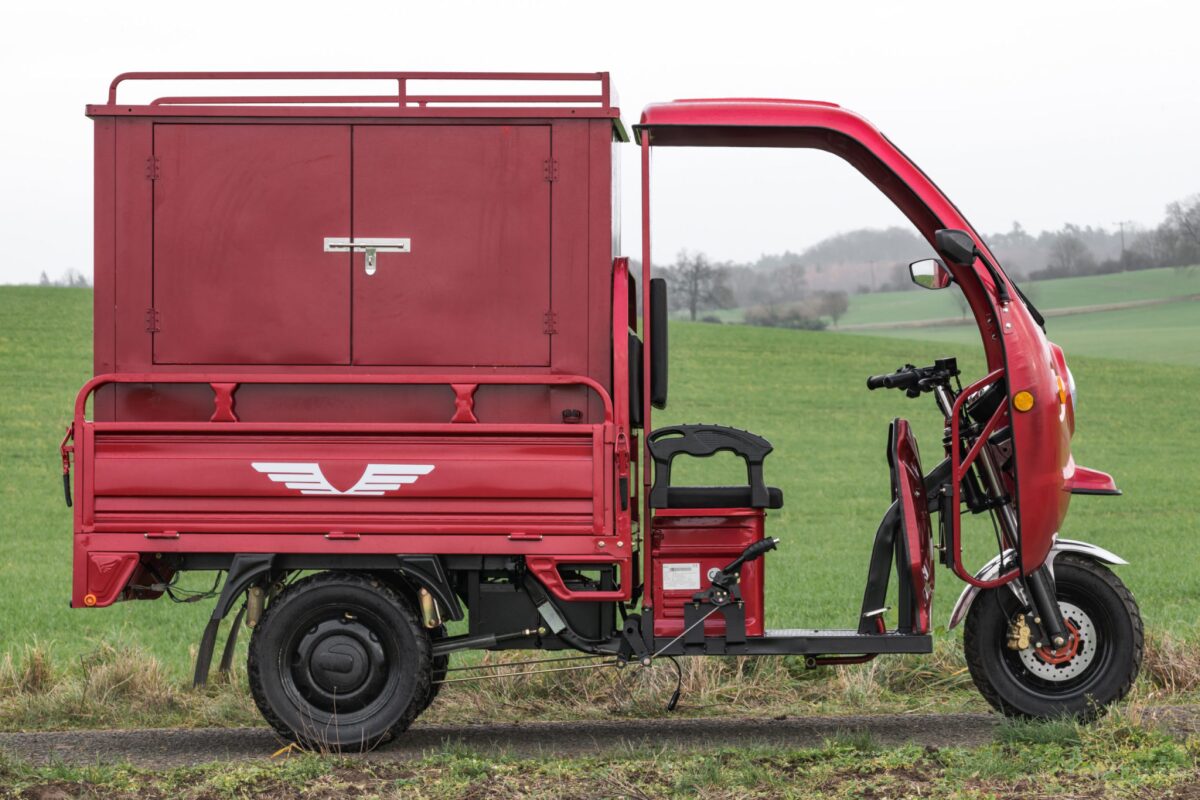 For those who don't mind it breezy, the Elektro Frosch "Big" model (pictured here with a cargo box that's not part of the camper kit) features an open-air cockpit with no doors