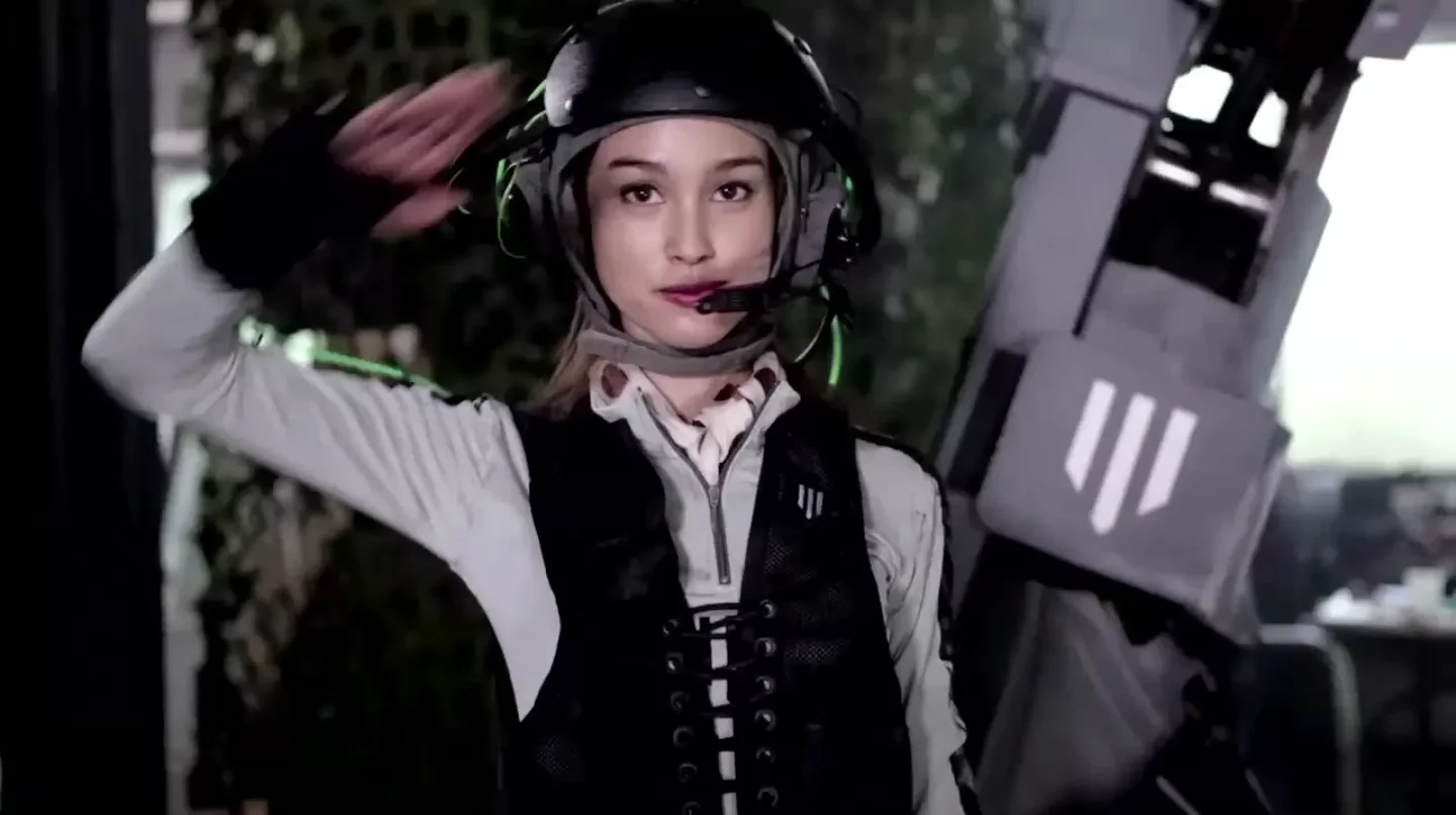 Japanese artist Kogoro Kurata has unveiled a 13 ft (4 meter) tall, 9900 lb (4500 kg) prototype mecha robot called Kuratas