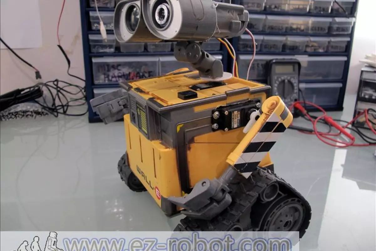 Wall E Toy Gets Gift Of Robotic Life