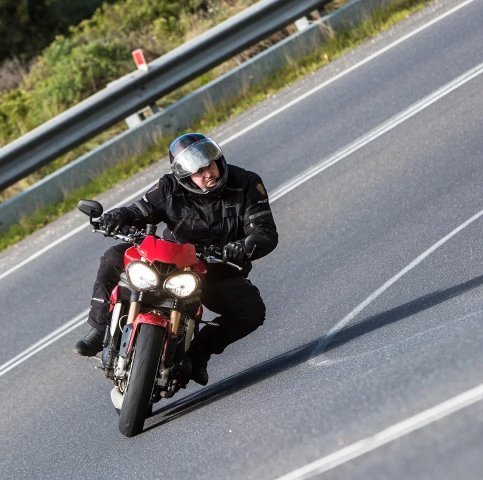 Triumph Speed Triple S: plenty of room to move and a compact, light feeling chassis