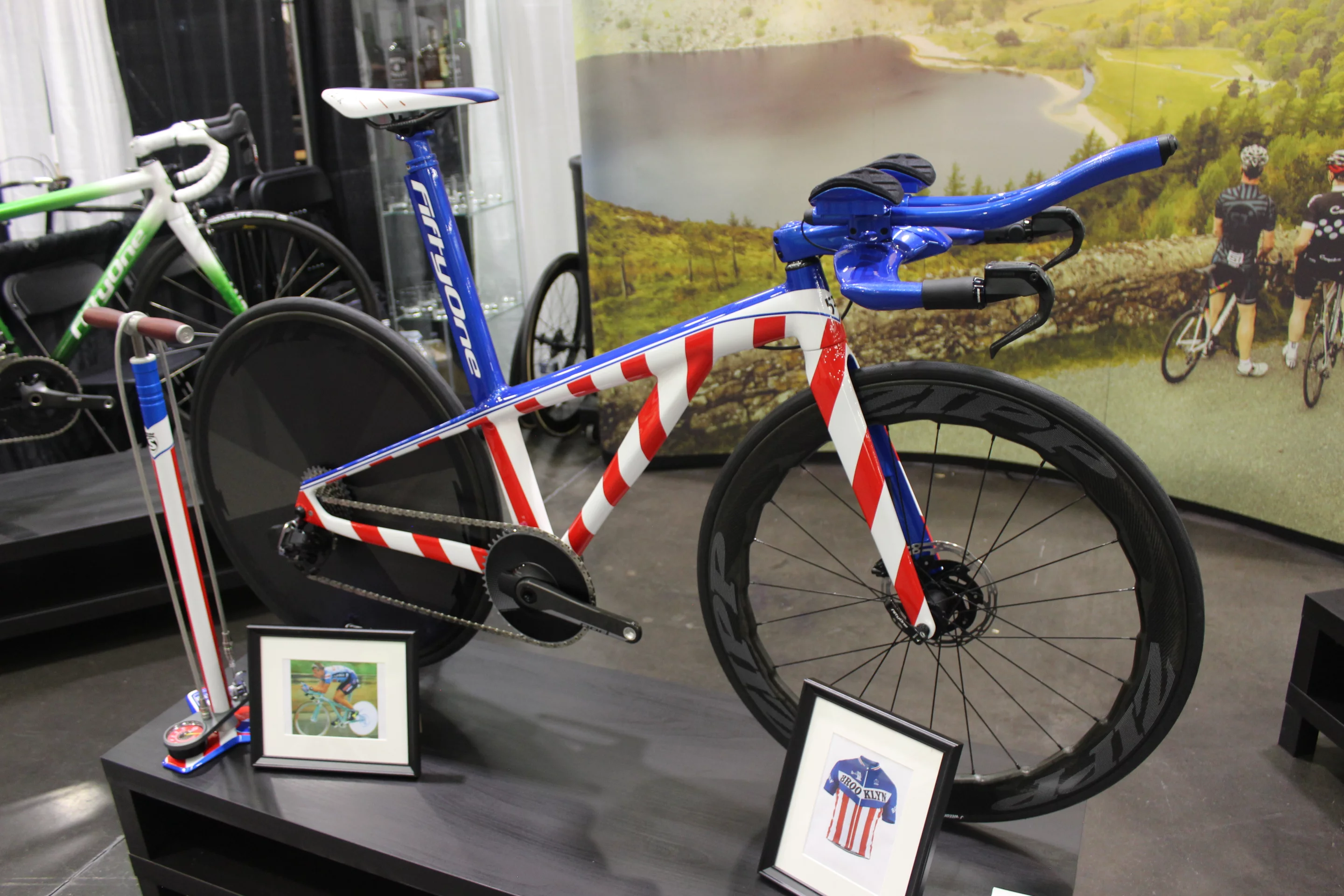 The design of this triathlon bike from FiftyOne is based on a classic model from Bianchi