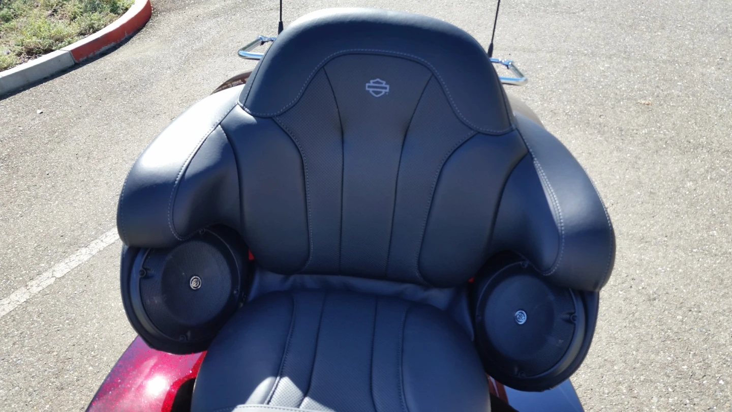 The CVO Limited comes with a heated passenger seat that also houses two rear speakers in the arm rests and two lights underneath to light up either side bag