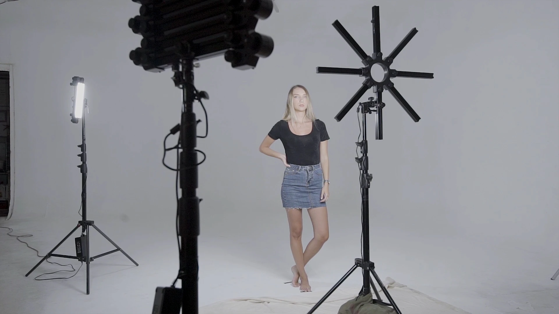 The a core Spekular kit, four additional light bars and a special adapter, photographers and video makers can built a star-shaped configuration