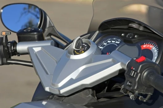 Motorcyclist will be familiar with the controls
