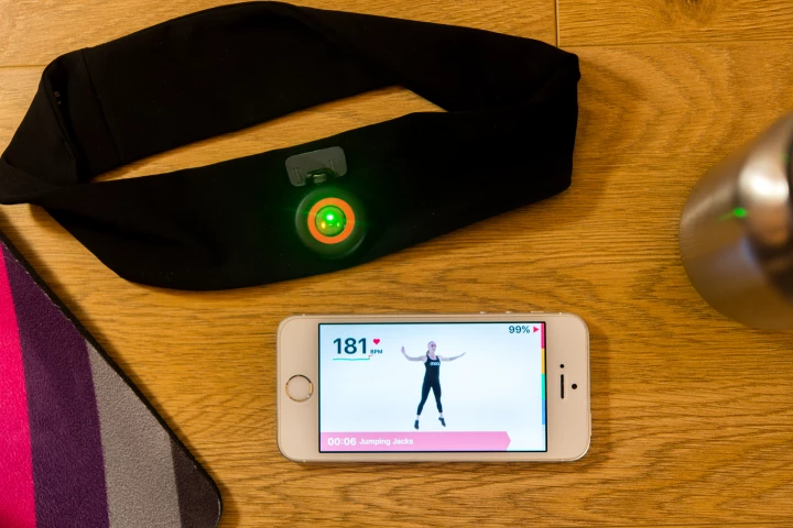 We try the Moov HR Sweat to get smart heart-rate-based workout coaching