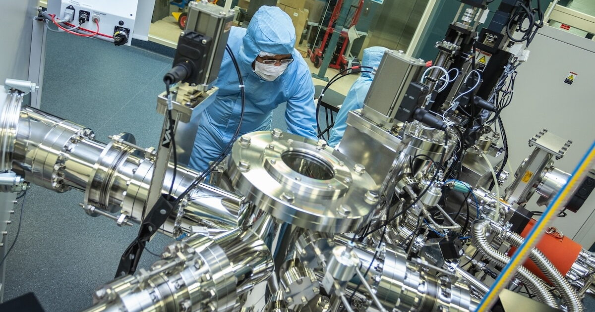 Mini quantum battery charges a million times faster than it discharges