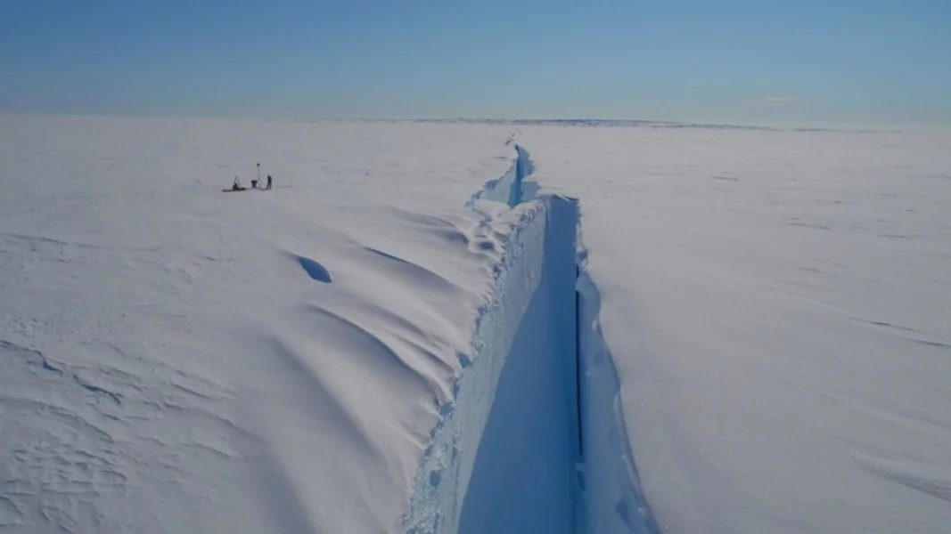 The Halloween Crack, discovered in October 2016, is threatening the Brunt Ice Shelf