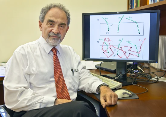 Eli Yablonovitch electrical engineer with Berkeley Lab and designer of the optical antenna (Photo: Roy Kaltschmidt/Berkeley)