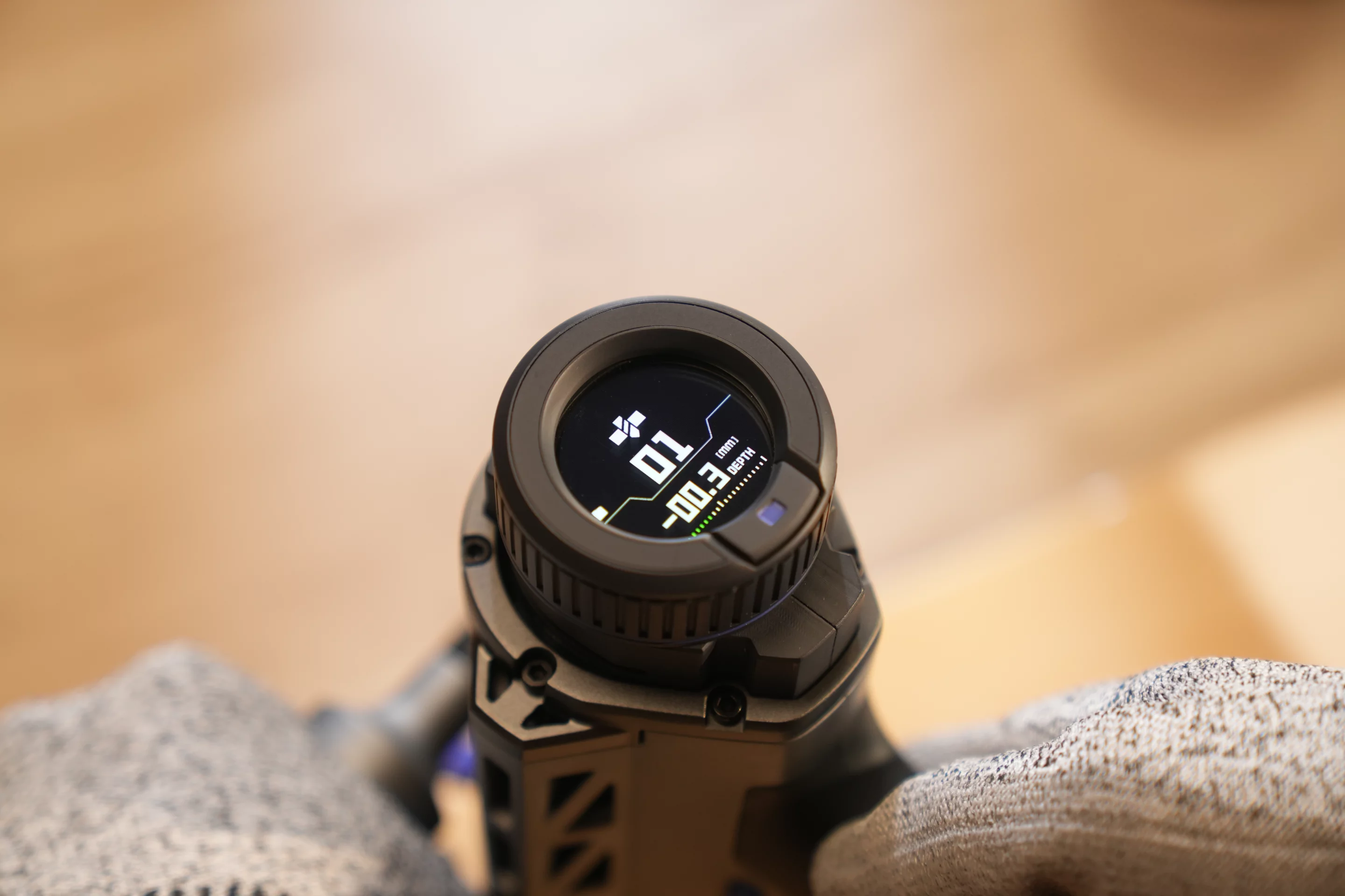 Real-time feedback on the LCD screen offers drill depth precision