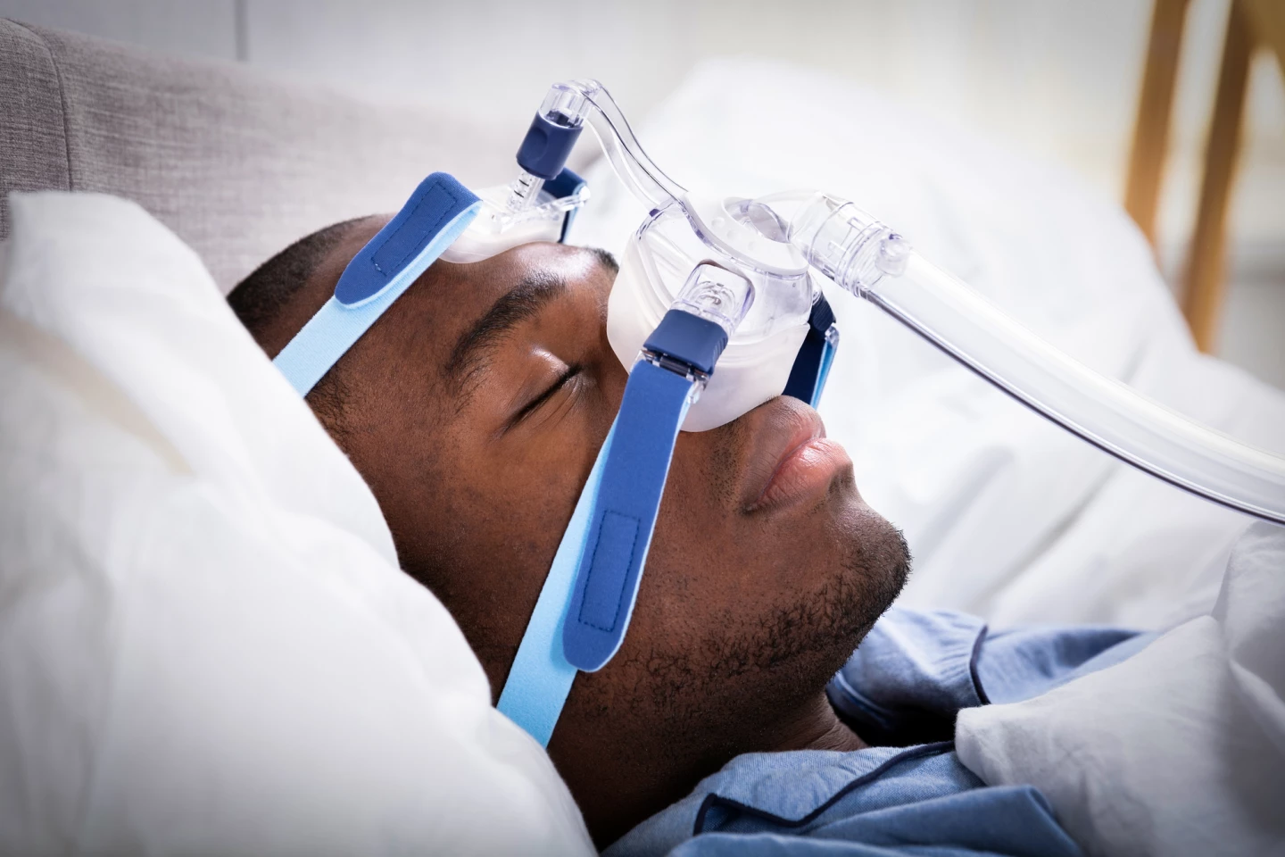A nasal CPAP device