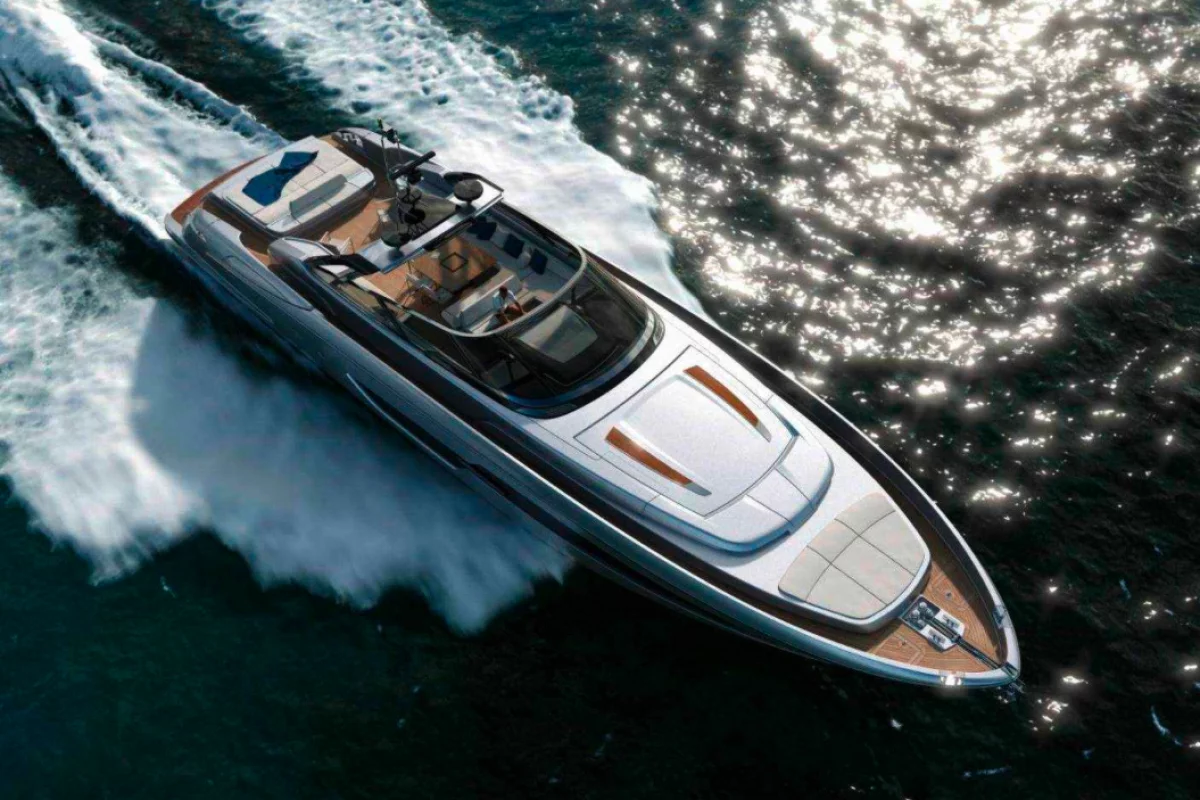 The 88 Florida makes use of a new Convertible Top system to provide both open and closed configurations